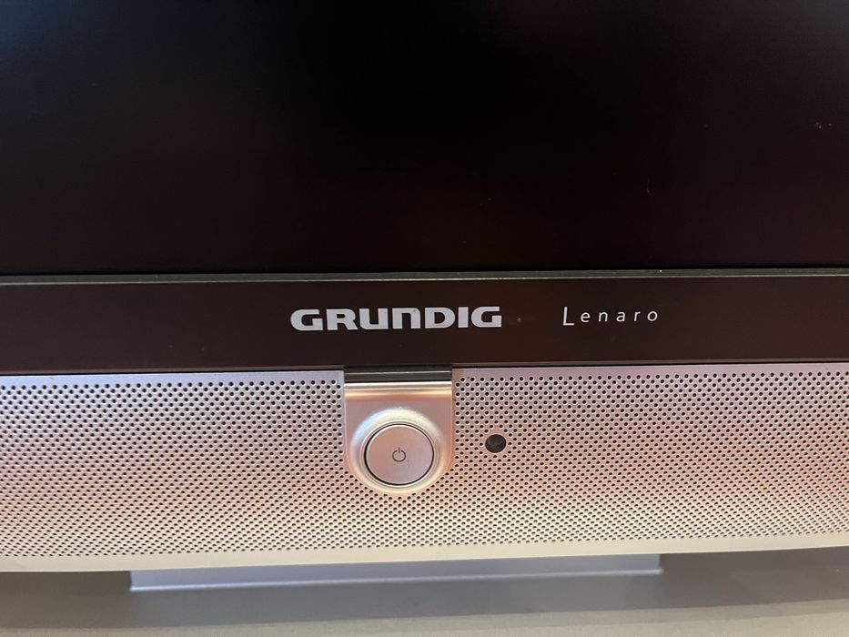 Televisão Grundig Lenaro (Cinza Prateada) – Excelente Estado + Cabo HDMI