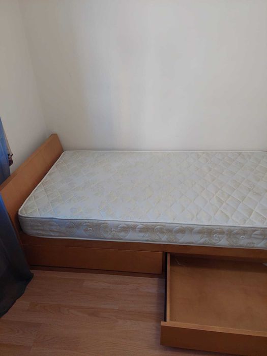 Cama solteiro 95cm x 195 cm+ estrado + colchão como nova!