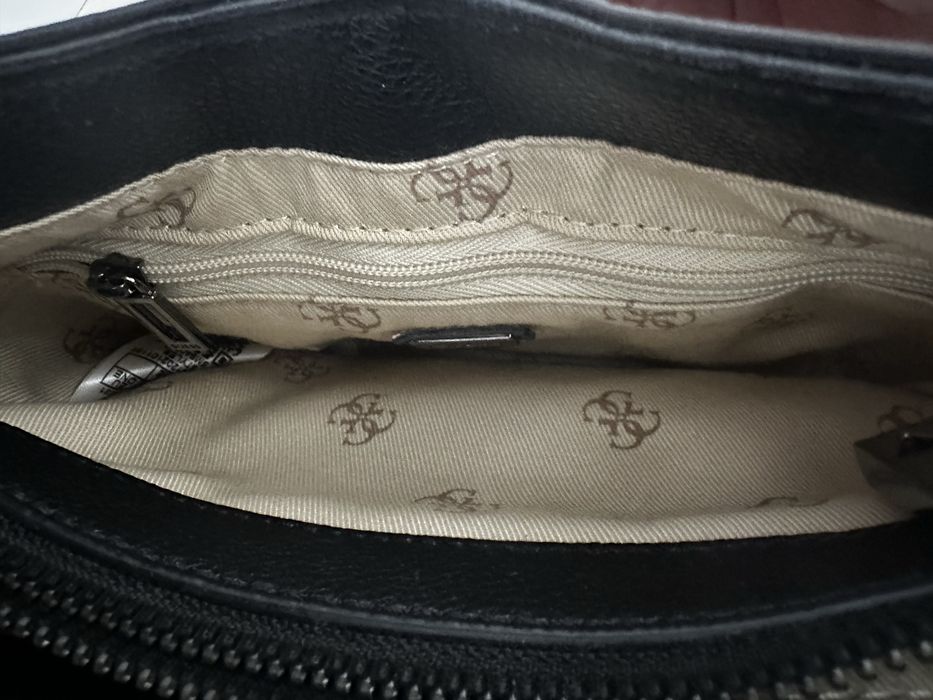 жіноча сумка GUESS