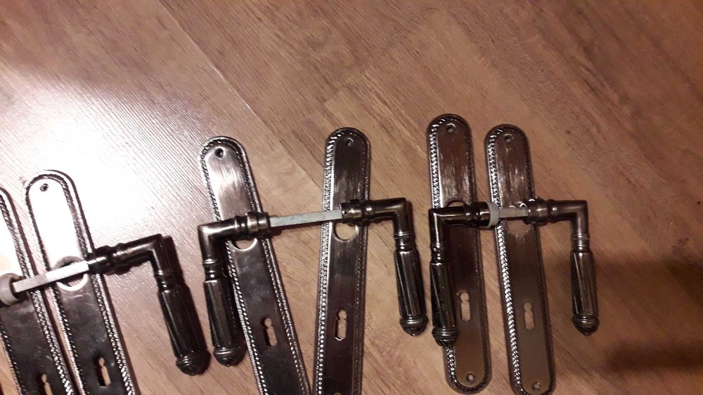 klamka z szyldem srebrna