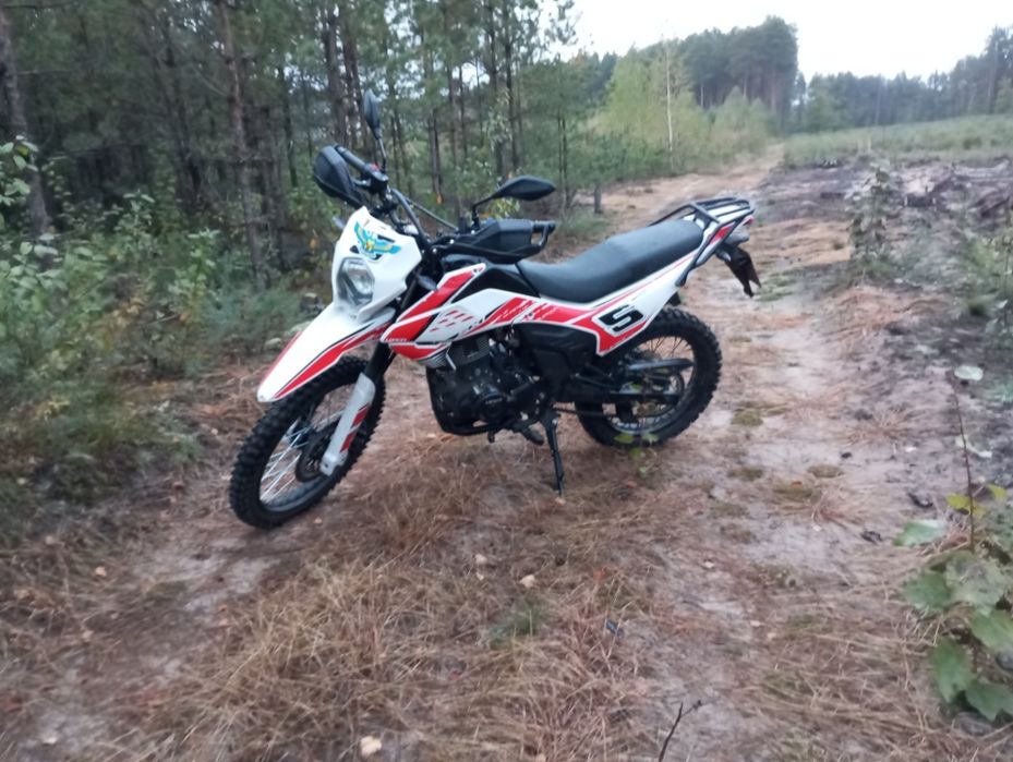 Продам мотоцикл loncin sx1 LX200GY-B
