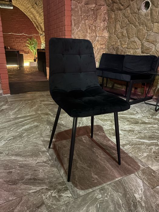 Велюровий стілець