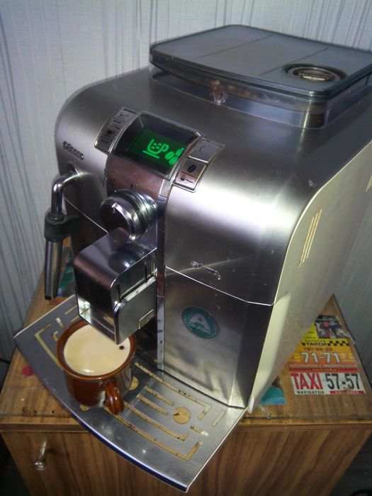 б\у фирменная  кофемашина  Saeco Sintia \made in Itali 1450w