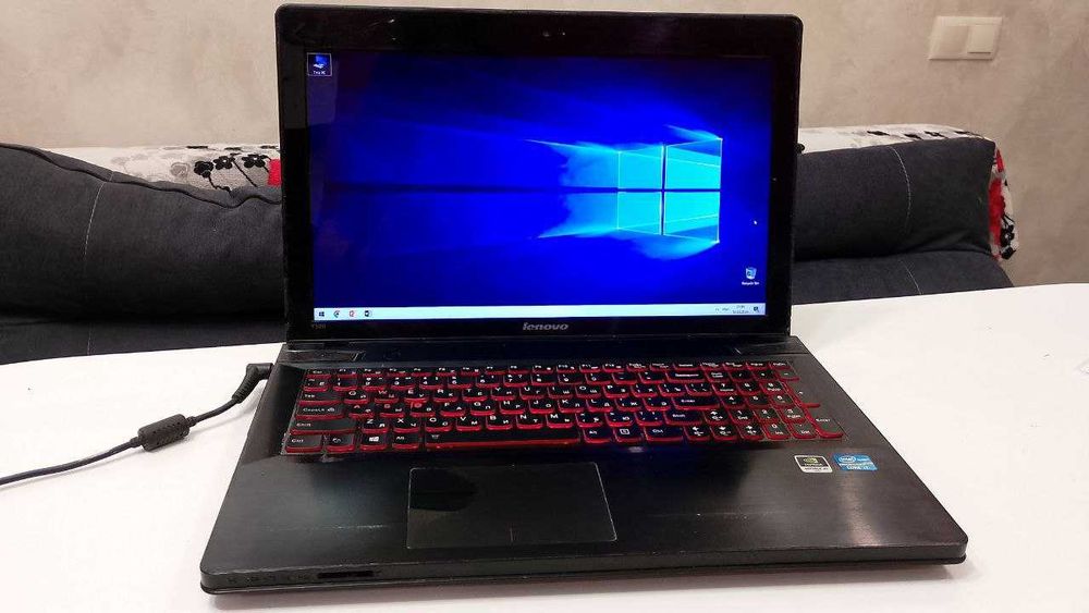 Ігровий ноутбук Lenovo Y500, Intel Core i7, дві дискретні відеокарти, SSD та HDD диски і т.д.