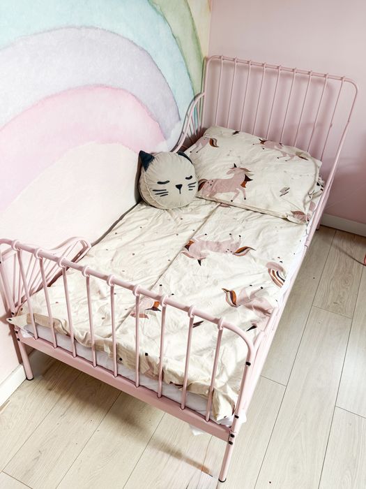 Łóżko regulowane dla dziewczynki różowa rama Ikeaa