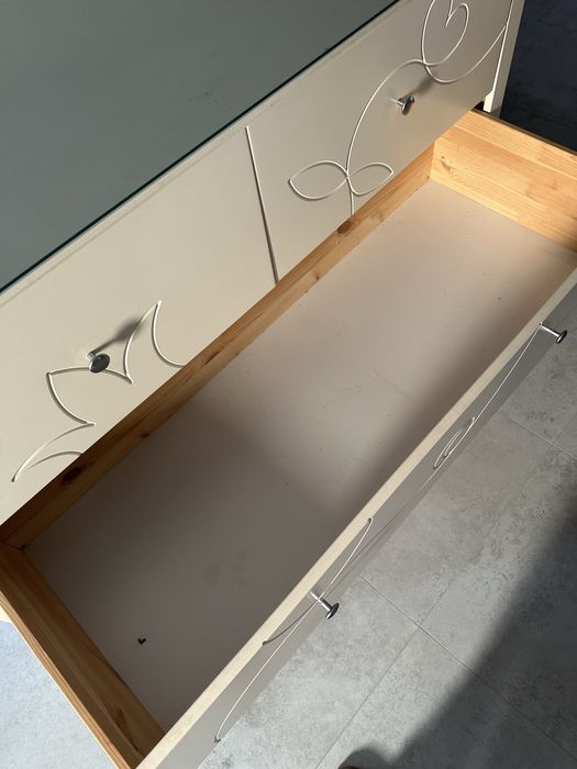 Biala Komoda Ikea drewniana