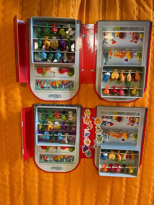 Duas Coleções bonecos stikeez