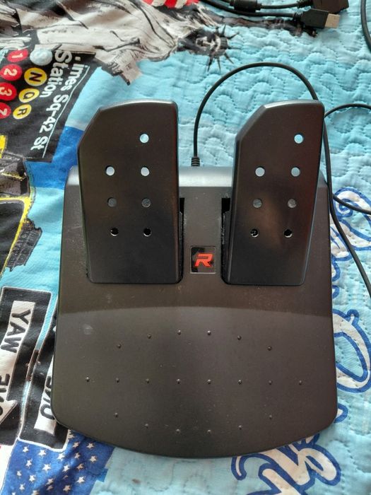 Volante com pedais e mudanças64750663372802121