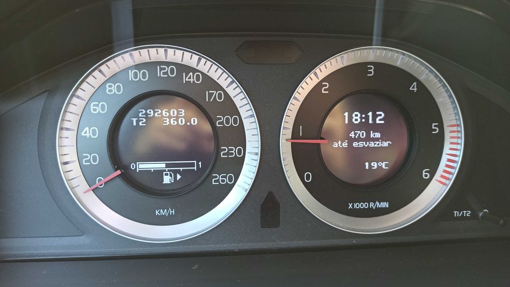 Volvo V70 1.6 2010 – Avariado
