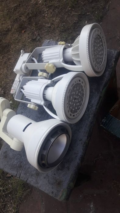 Трекові 3х фазні накладні світільніки.