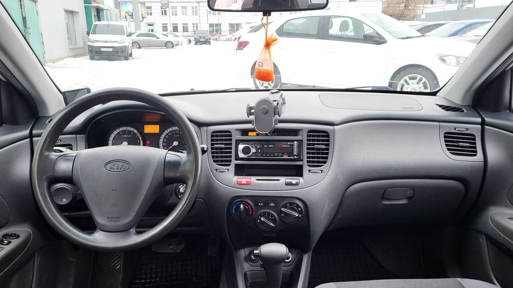 Авто KIA Rio 2006 1.4