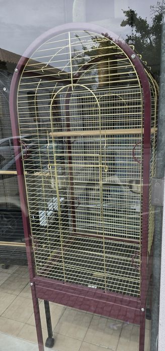 Gaiolas grandes novas em loja