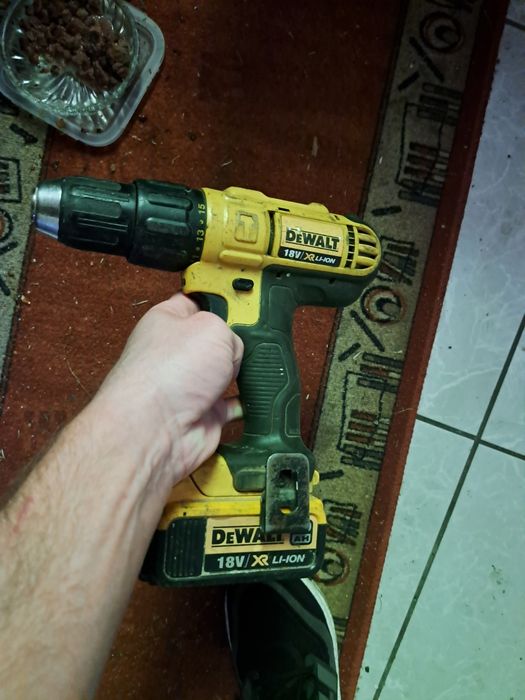 Wkrętarka dewalt z ladowarka stan bardzo dobry sprawne