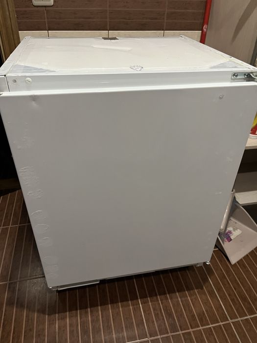 Продам міні холодильник Zanussi