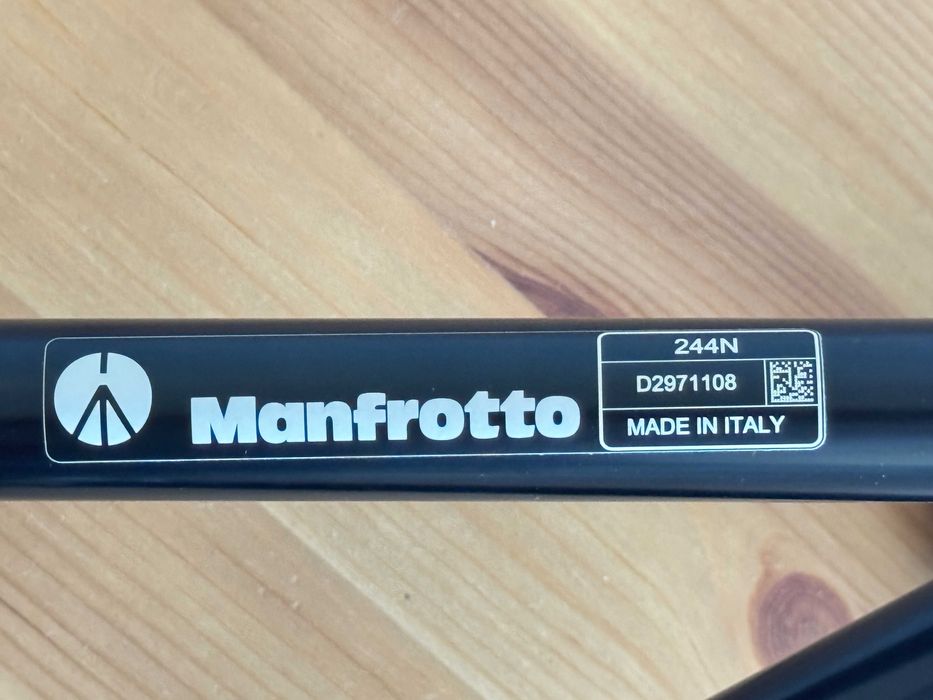 Manfrotto Magic Arm Ramię przegubowe z trzpieniami 5/8'' 244N