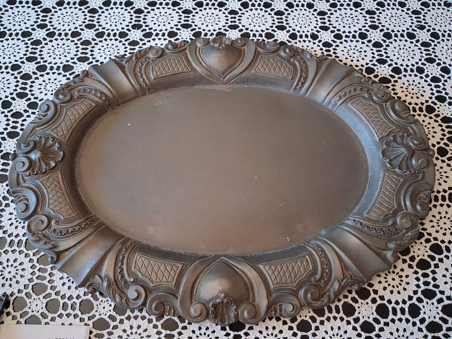 Terrina com travessa em estanho trabalhado  Peças muito pesadas