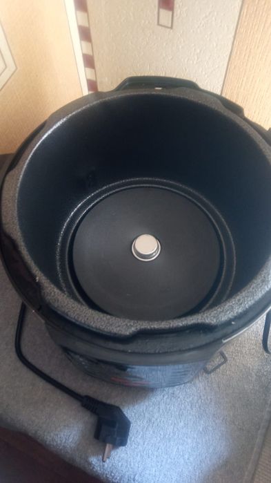 Продам мультиварку Rotex repc76-b