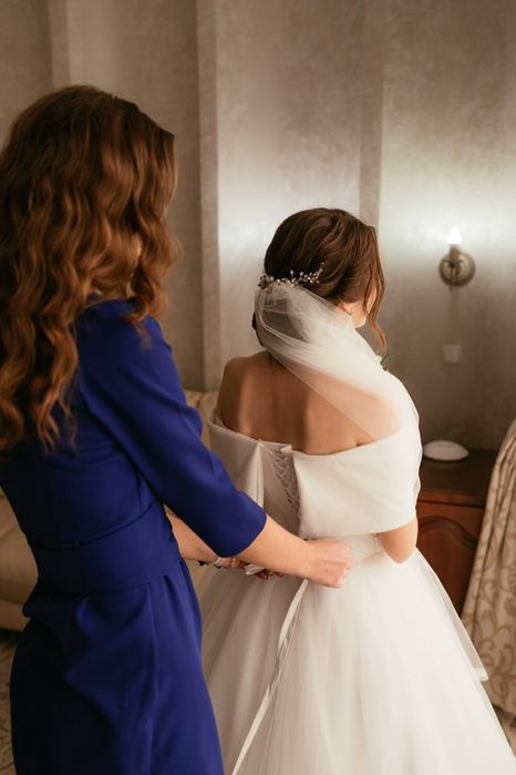 Весільна сукня на мініатюрну наречену