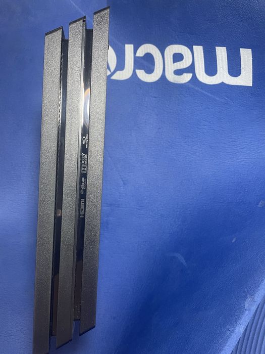 Playstation 4 Pro ( 1TB)