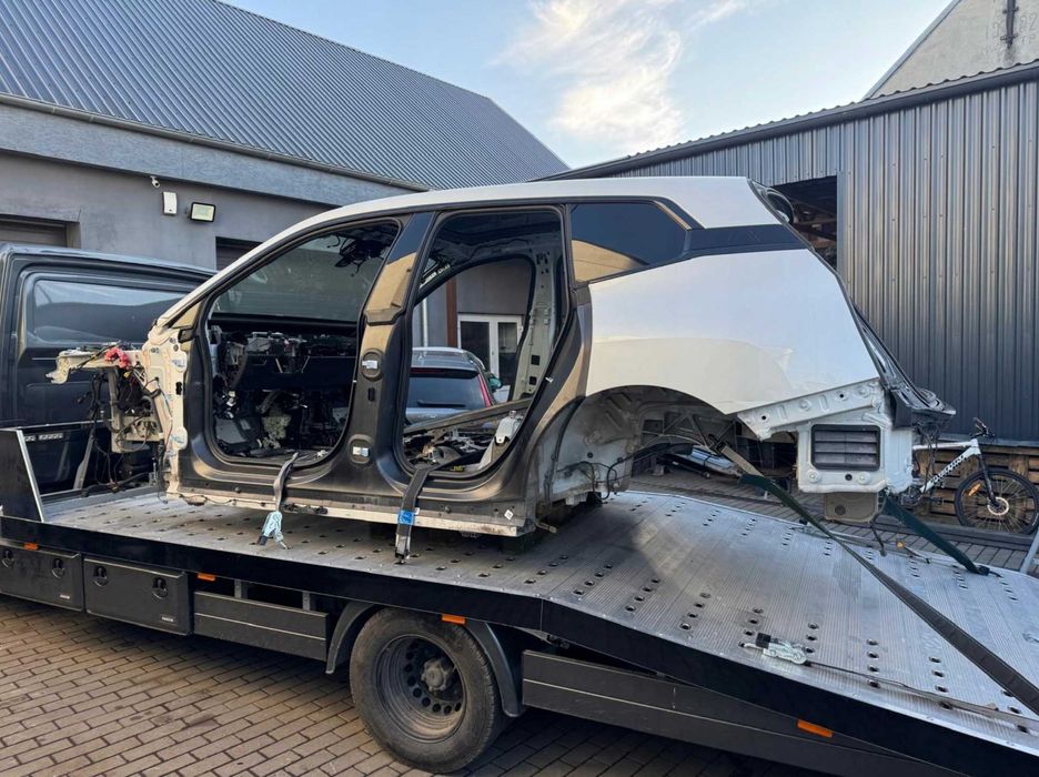 BMW iX i20 четверть крило разборка різні бу запчастини