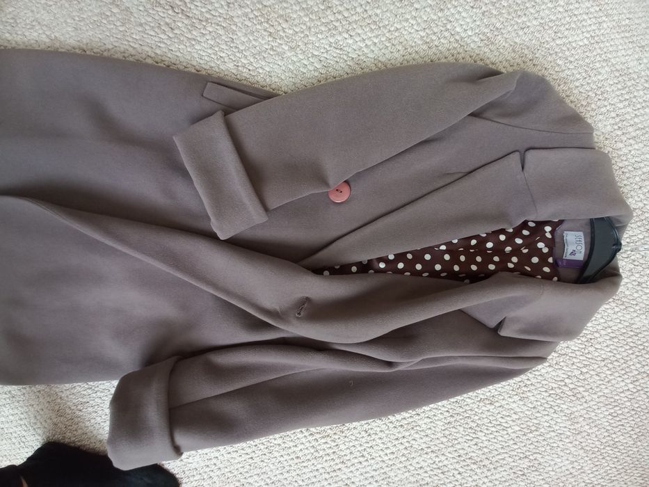 Пальто бежевого кольору