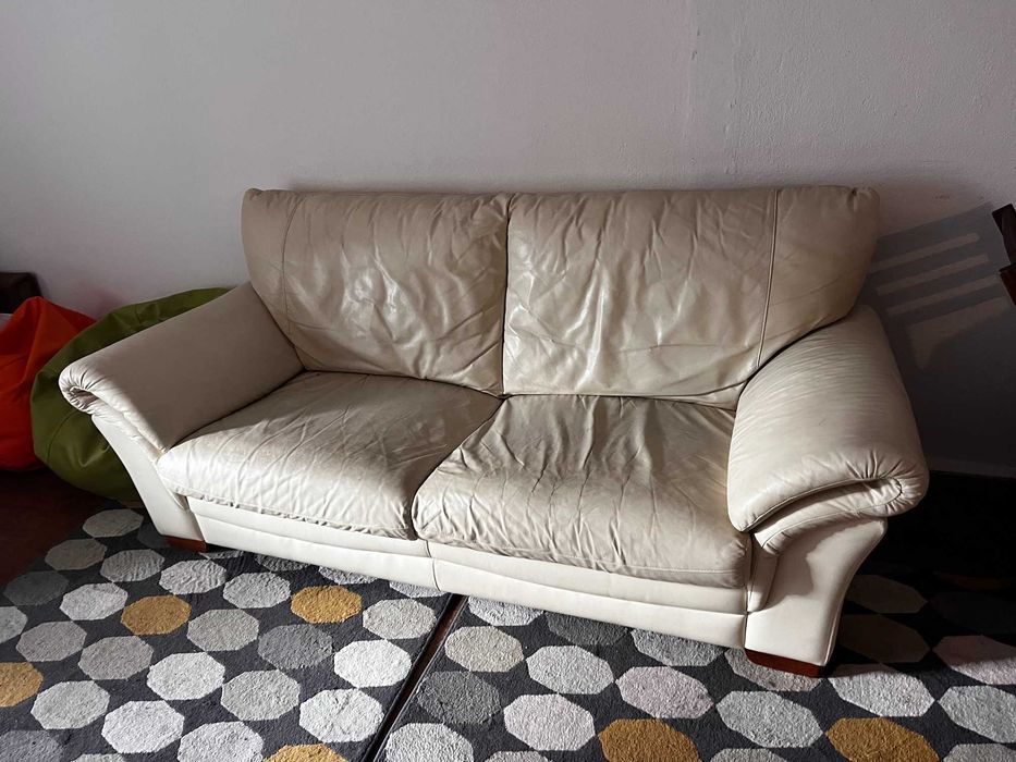 Sofás em pele, cor creme, 2 e 3 lugares