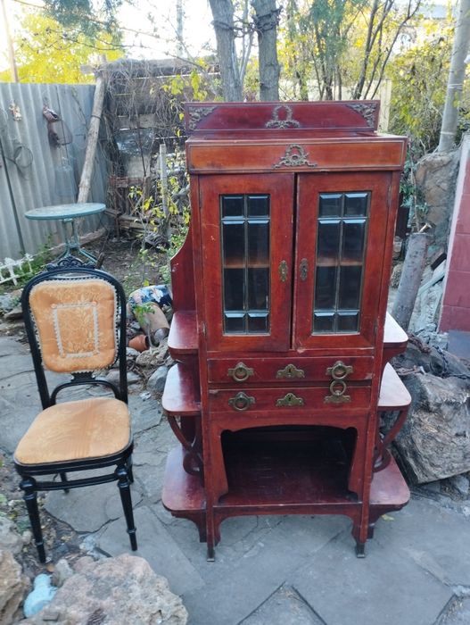 Буфет.   Резной.  Старинный.   Мебель старинная