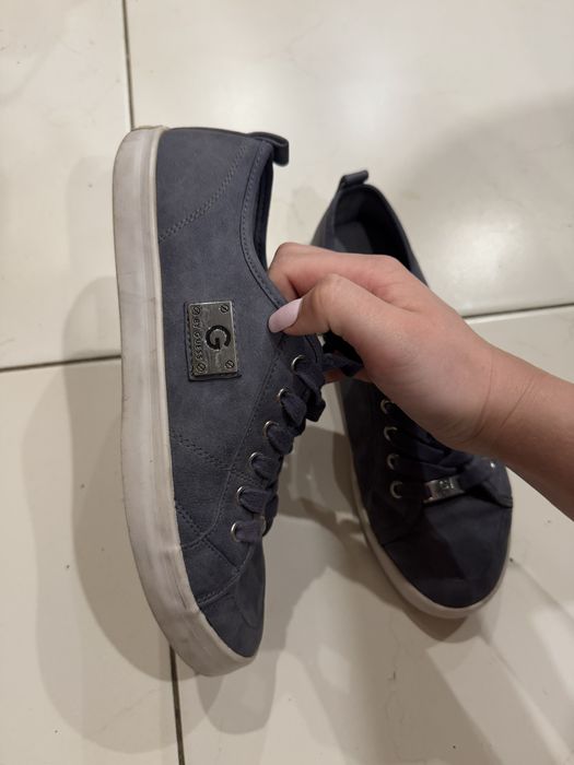 Продам жіночі кеди guess