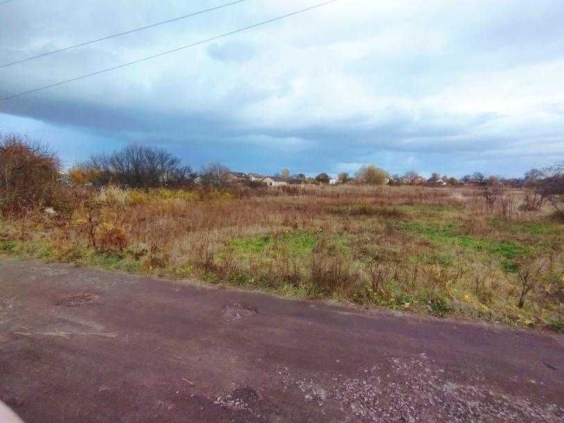 Продам приватизовану земельну ділянку - 10 соток, центр Дергачів