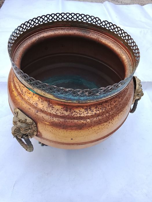 Três peças em cobre