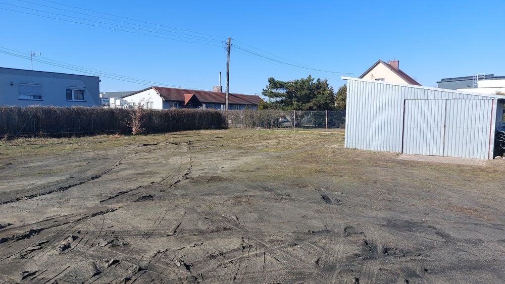 Wynajmę plac z wiatą