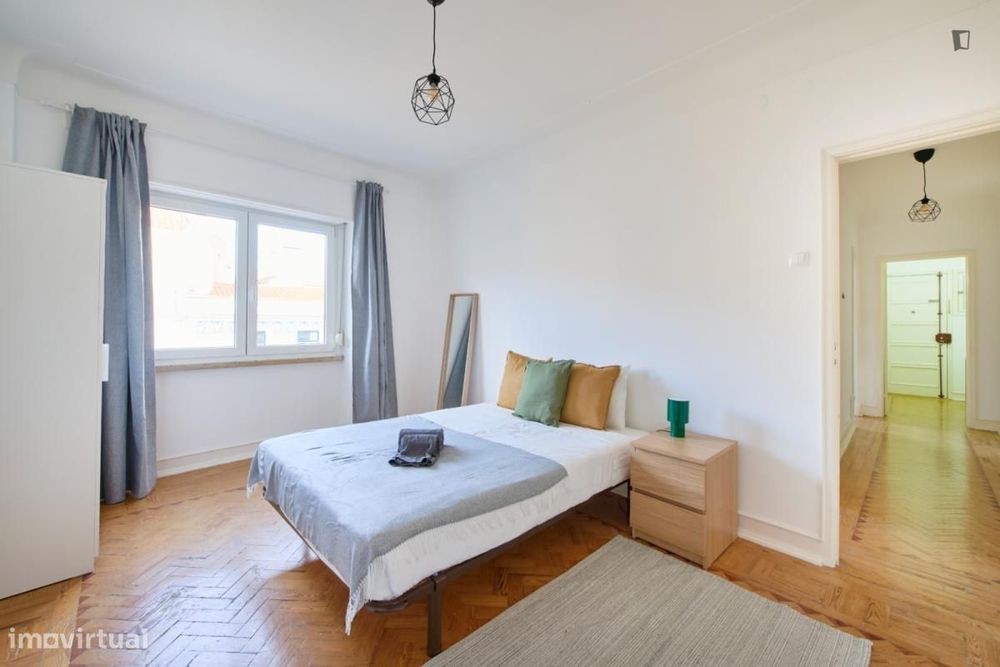 Quarto - localizado em Arroios Lisbon