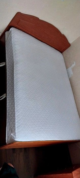 Двоспальне ліжко