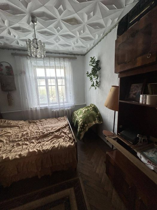 Затишний будинок усе залишається! В будинку є комунікації, велика ділянка 25сот. 46770