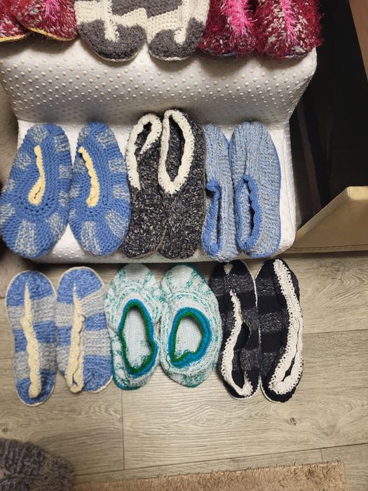 Продам вязание  тапочки, ручной работы размер 37,38, с подошвой.