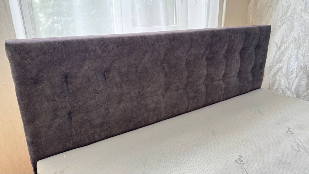 Ліжко двуспальне.