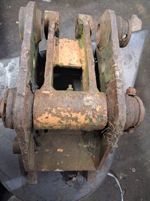 Szybkozłącze do koparki łyżki kubota case yanmar jcb sworznie fi35