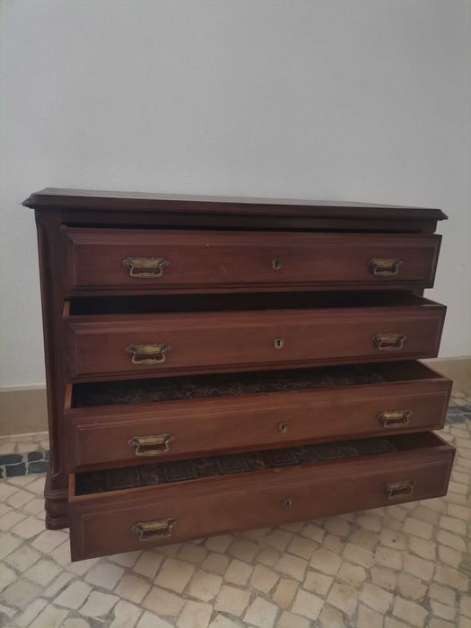 Cómoda antiga madeira castanho escuro