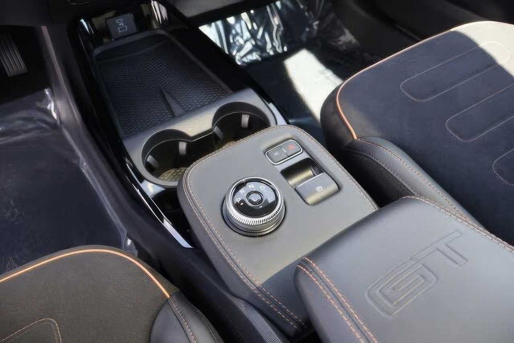 Ford Mustang Mach-E GT      2023