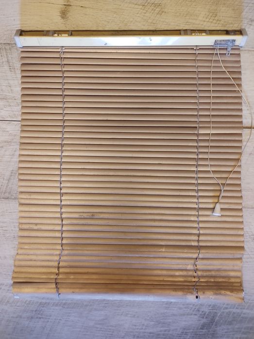 Двери двустворчатые из дерева/жалюзі