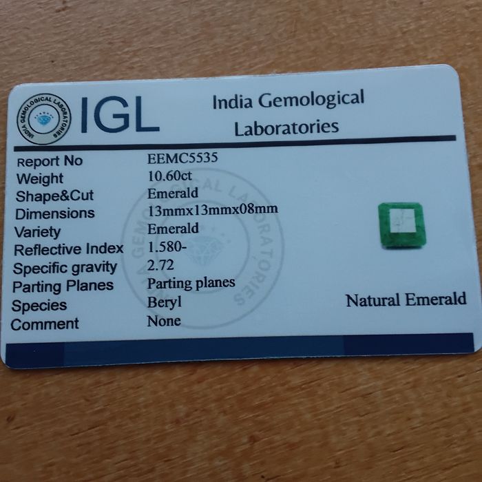 Esmeralda Natural de 10.60 ct.   Certificada