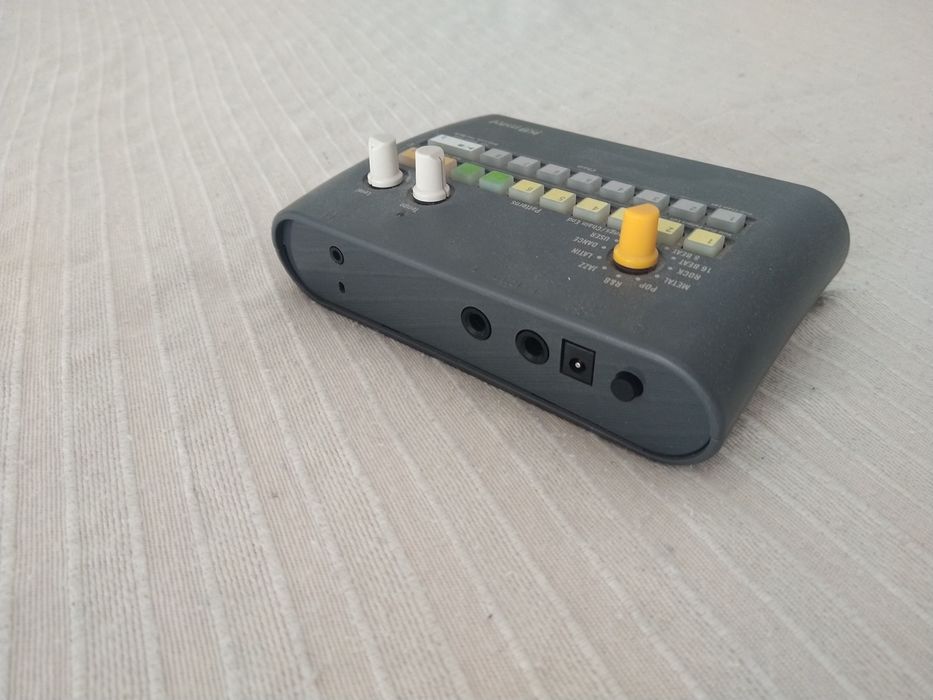 Caixa de ritmos Korg KR mini
