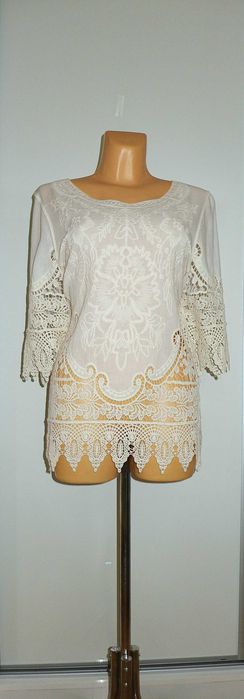 Elegancka bluzeczka z koronką 44