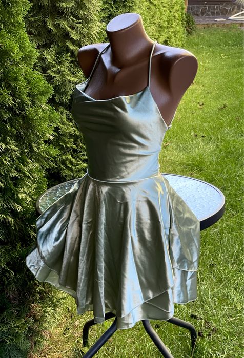 Ефектна, розкішна сукня