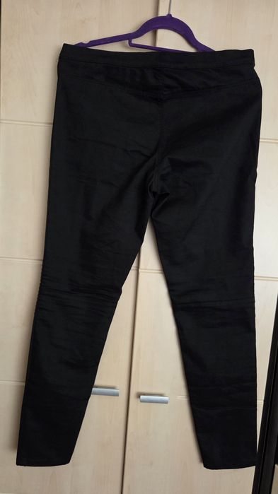 Czarne spodnie damskie marki H&M rozmiar 42