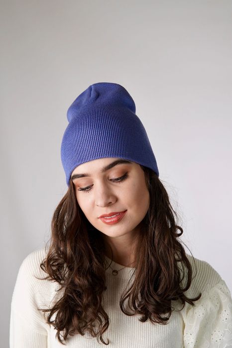 Подовжена однотонна базова шапка без відвороту, мілкий рубрик