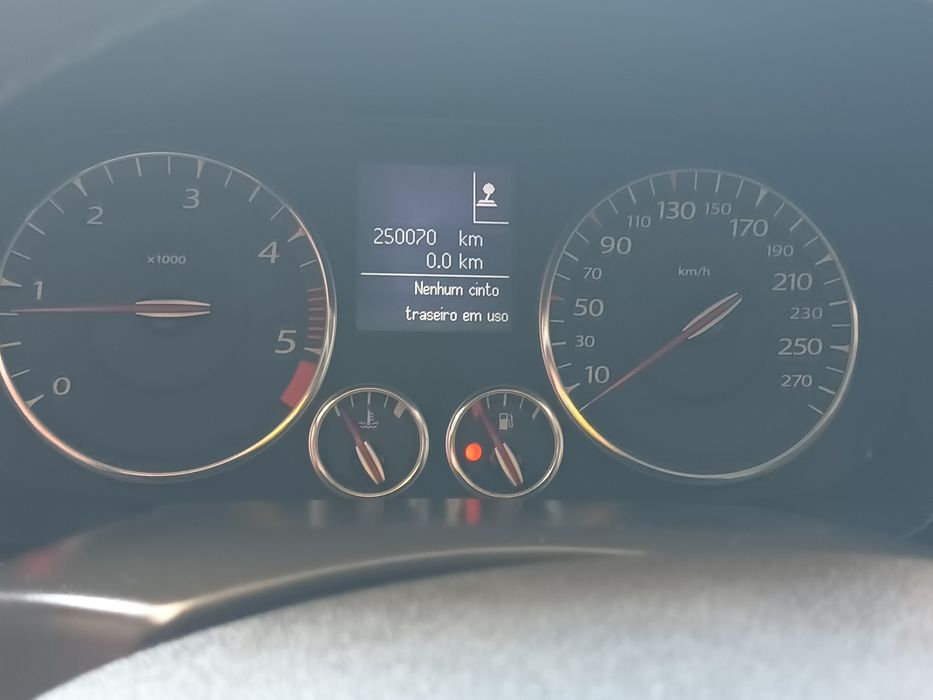 Renault Laguna Coupé – Elegância, conforto e exclusividade.