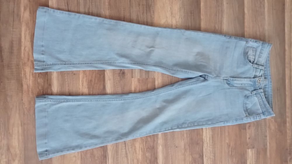 Sprzedam jeansy dzwony rozmiar XS