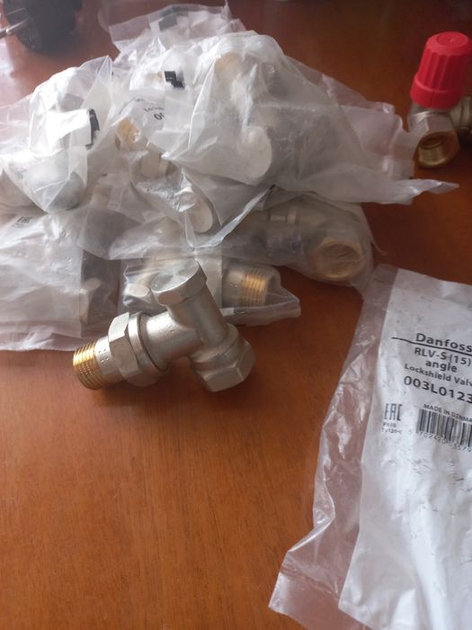 Термостатичний вентиль триосьовий Danfoss
