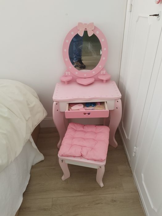 Mesa de maquiagem de criança